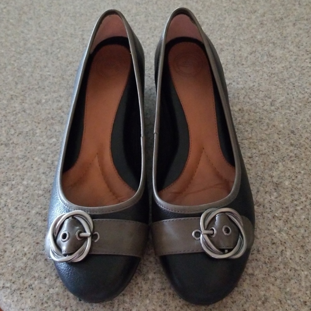 Leather wedge shoes